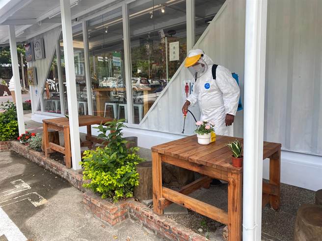 高市确诊者228连假屏东游，屏县府紧急公布足迹并消毒。(屏县府提供)