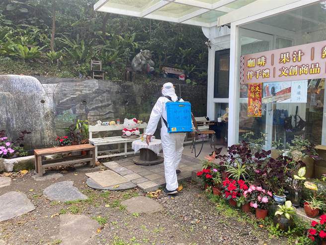 高市确诊者228连假屏东游，屏县府紧急公布足迹并消毒。(屏县府提供)