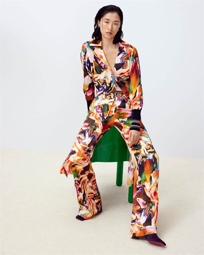 Paul Smith女装以合身剪裁的男士西装融入缤纷印花的趣味元素。（Paul Smith提供）