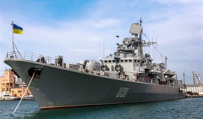 乌克兰旗舰「萨哈达契尼」号（Hetman Sahaidachny，U130）护卫舰停泊在奥德萨（Odessa）湾的资料照。（达志影像/Shutterstock）