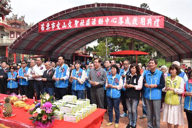 縣長徐耀昌、立委徐志榮、苗栗市長邱鎮軍等一同主持啟用祝禱。（謝明俊攝）