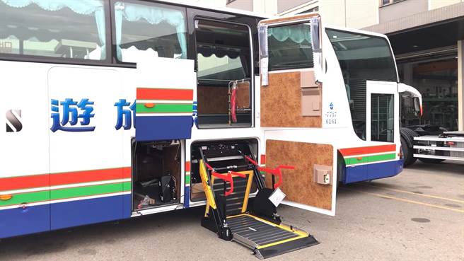 交通部修法規定輪椅升降台至輪椅出入口距離、坡度、扶手等規格，提供更完善的無障礙設施。（交通部提供／陳祐誠傳真）