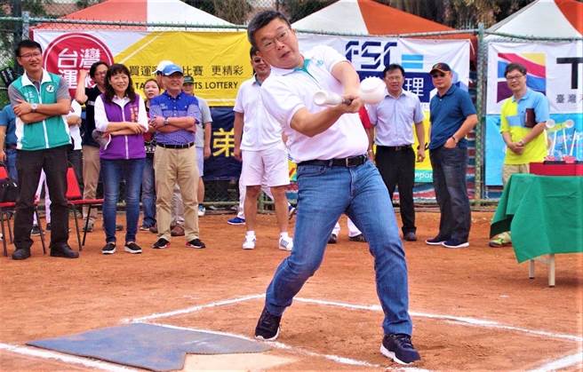 立法院副院长蔡其昌接任中华职棒大联盟会长甫满1年，即敲定中华职棒第6队，吸引球迷关注。（摘自蔡其昌脸书／卢金足台中传真）