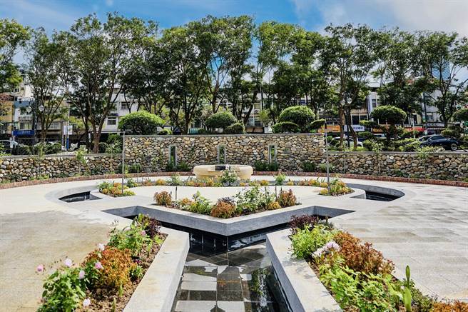 秘密花园心型水池造景。（北市工务局提供／杨亚璇台北传真）