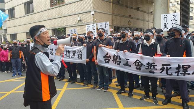 台船基隆厂工会劳工董事闹双胞，今天下午工会至经济部陈情。（议员童子玮提供／杨亚璇基隆传真）