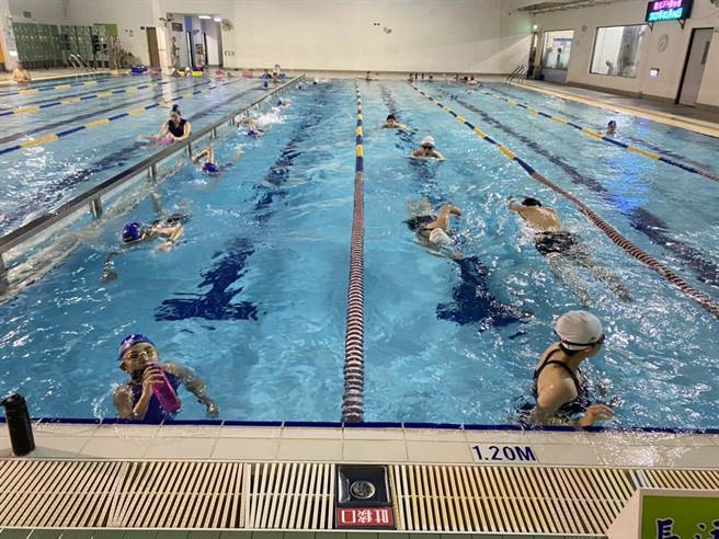 台南市明年举办全运会，但一直缺乏标准竞赛游泳池，有培训选手的教练抱怨，连找一个训练选手的标准场地都很难。（读者提供／程炳璋台南传真）