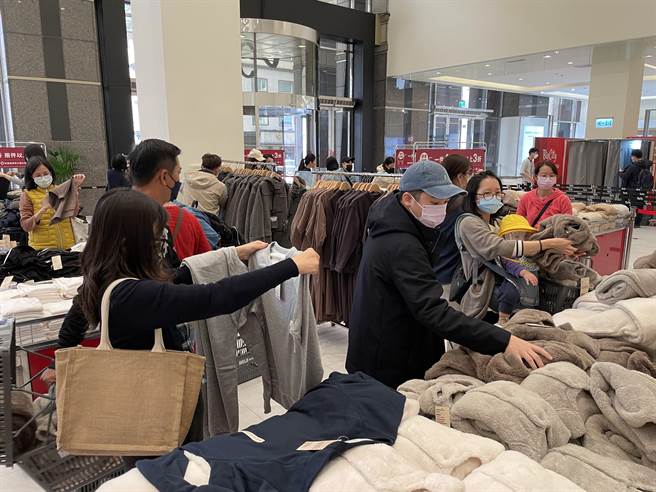 Big City远东巨城购物中心推出全台最大无印良品感恩回馈特卖会。（巨城提供／邱立雅竹市传真）