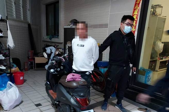 窃盗通缉犯高嫌（左）假冒饮料店老板向店员诈骗。（读者提供／刘秀芬台南传真）