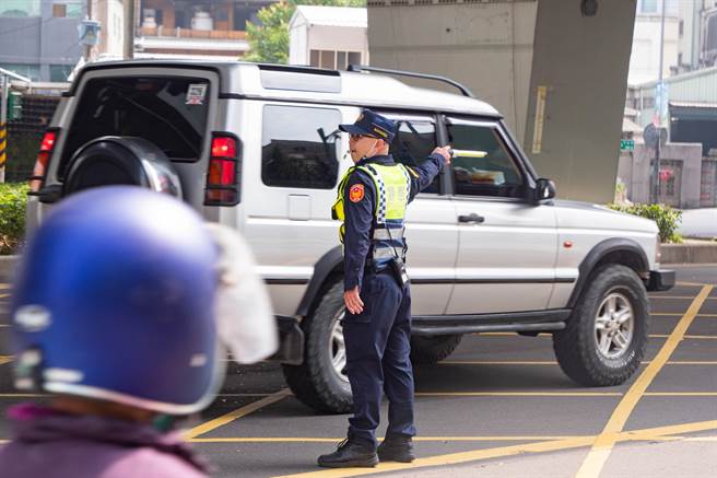 警察肩负治安与交通重责，新北市警察局去年共有74人因公受伤。（新北市警察局提供／叶书宏新北传真）
