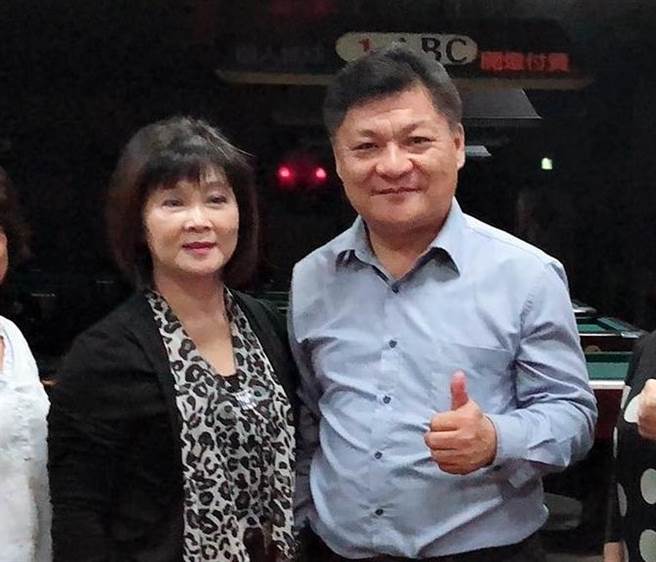 北斗镇长李玄在(右)因涉案二审仍遭判有罪，将自下周一起正式停职。(资料照)