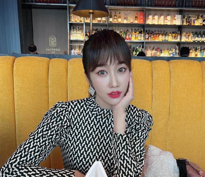 女星林佩瑤有「最美空姐」封號。(圖/ 摘自林佩瑤臉書粉絲專頁)