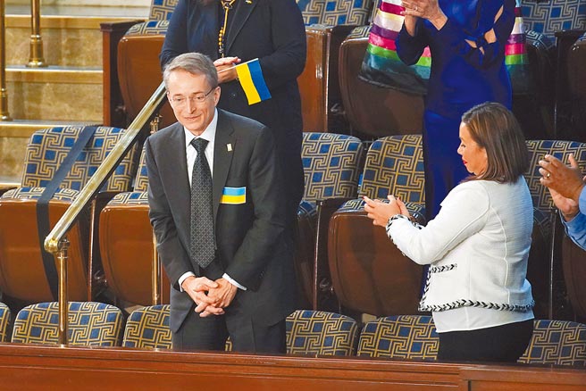 美国总统拜登1日发表国情咨文时，英特尔执行长基辛格（Pat Gelsinger，见图）获邀请与第一夫人同坐一区，显示拜登对他强有力的支持。图／美联社