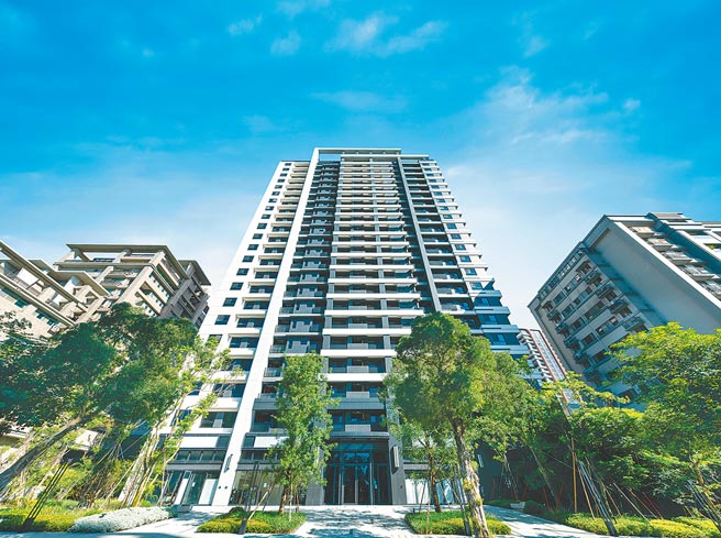 人潮匯聚双商圈，置产金店面「太子苑」狂吸购屋置产客。图／业者提供