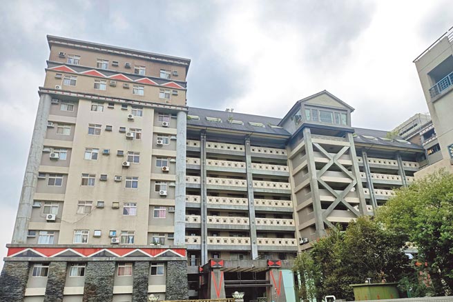 新北市府近期告知新店中正、三峡隆恩埔国宅118户住户不再续约，引起反弹。原民局表示，租赁期限早已告知住户，且目前仍有190户居民待承租，将再次举办说明会，与地方沟通。（原民局提供／蔡雯如新北传真）