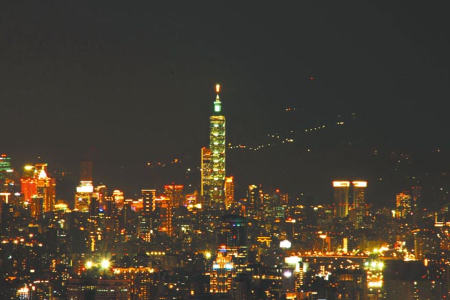 大栋山最高点能俯瞰桃园及林口台地、台北盆地及台北101。（桃园市观旅局提供／陈梦茹桃园传真）