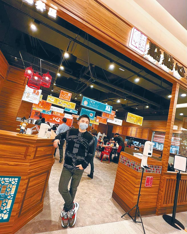 阿纬近年成功跨界副业，目前正专心在南部开始展店。（摘自脸书）