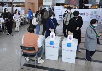 韓國總統大選事前投票率創高 確診者投票設施不足