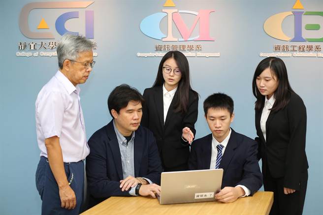 资管系学生积极参与相关实习及竞赛，屡屡获得佳绩！毕业后与知名企业接轨，就业机会多、出路广。（静宜大学提供）