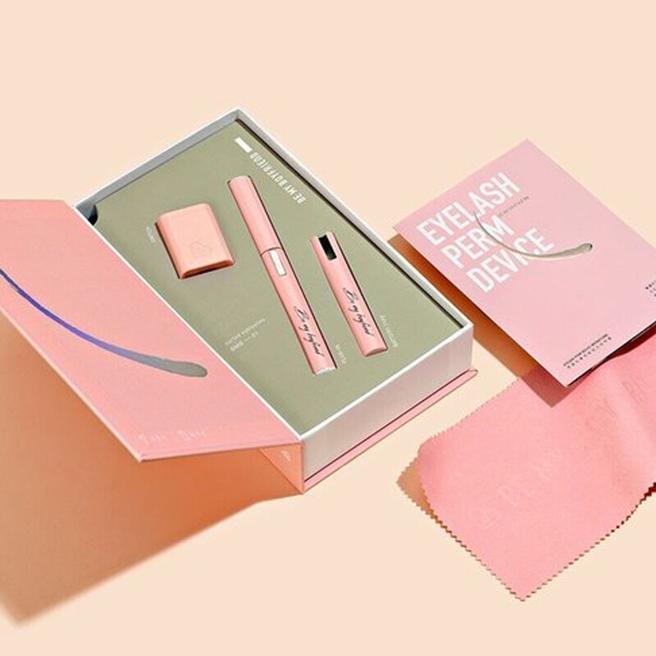 乐天市场上Be My Boyfriend彩妆的专业级插电式烫睫毛器，原价1580元，特价1270元。（乐天市场提供）