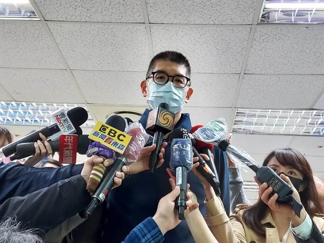 国民党副主席连胜文上午到台北市党部投票。（赵婉淳摄）