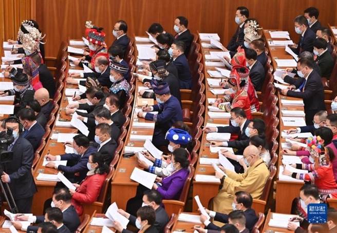 大陆十三届全国人大第五次会议今在北京人民大会堂开幕。（新华社）