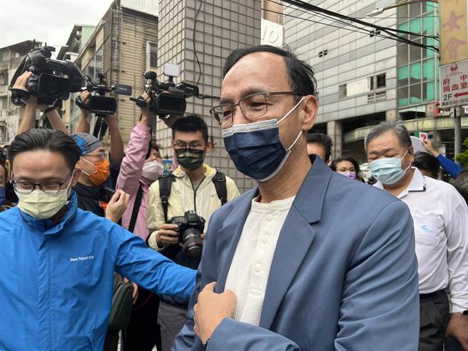 国民党主席朱立伦上午至新北市党部投票。（王扬杰摄）