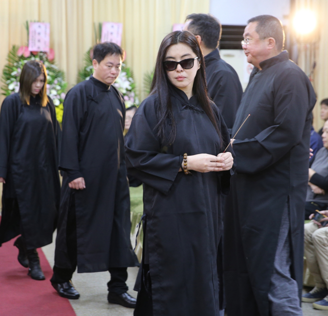 王祖贤最后一次在台现身公开活动是2016年父亲丧礼。（图／台北市摄影记者联谊会提供）