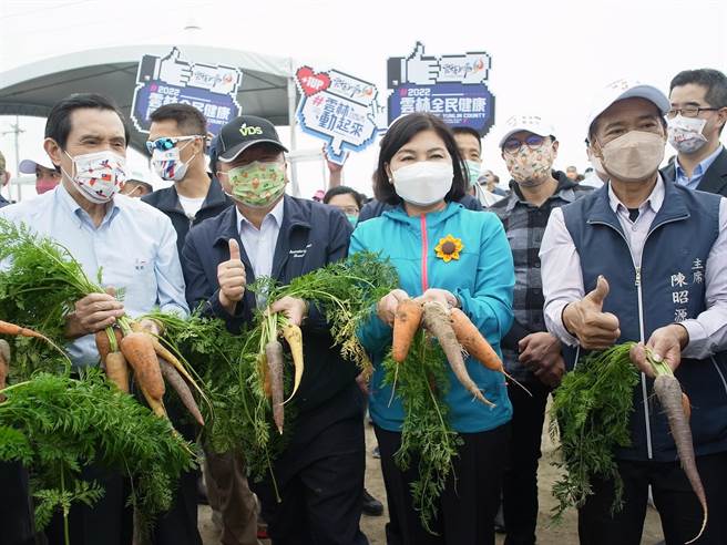 303大停电，前总统马英九（左）抨击蔡英文能源政策错误。（张朝欣摄）