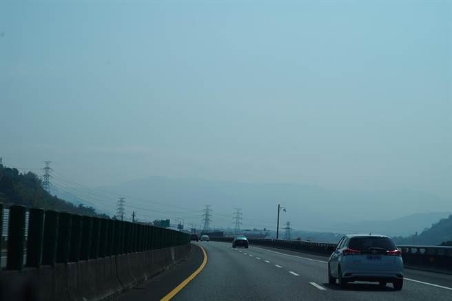 过去强烈反对中火的南投县长林明溱无奈说，民进党一意孤行，讲再多也没用，希望民眾觉醒，2024换人做才有机会改变。(吴建辉摄)