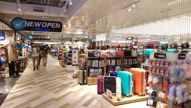 有网友表示，现在百货公司渐渐看不到电梯小姐了。(示意图／本报资料照)