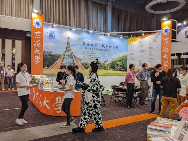 「2022大学暨技职校院多元入学博览会」高雄场开幕。（曹明正摄）