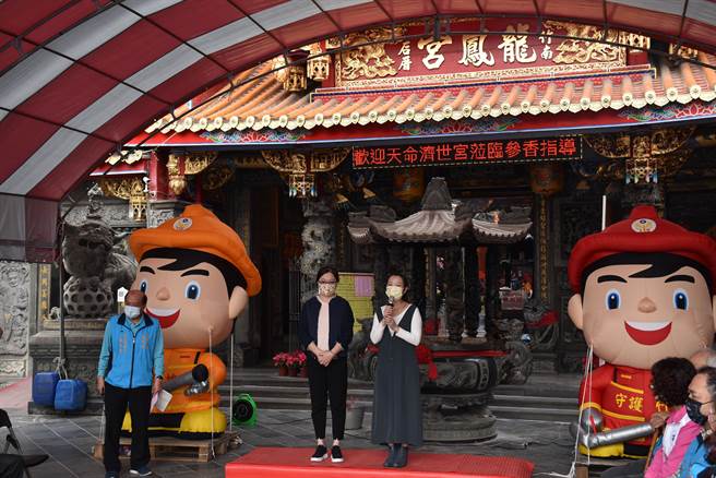 力大生技公司捐助最新救护车。（谢明俊摄）