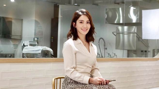 許藍方被封為「最美性學博士」。（許藍方博士 Dr. Gracie臉書）