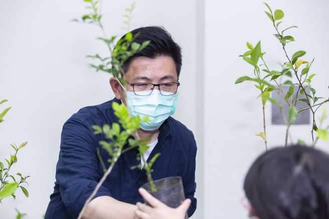 曾連任5屆新竹市議員、有意角逐新竹市長的行政院顧問鄭宏輝。（圖／取自鄭宏輝臉書）