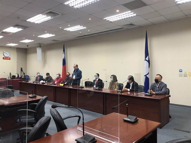 国民党中常委选举开票结果出炉，中央选举监察委员会召集人林丰正出面说明结果。（赵婉淳摄）