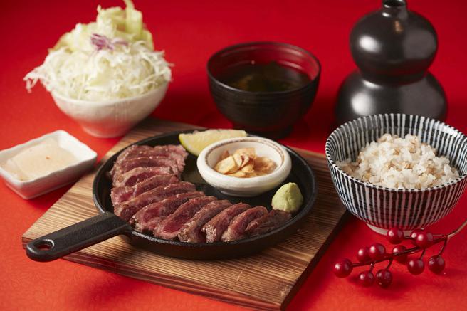 Global Mall板桥车站「京都胜牛」和风铁板牛排为店内人气必点美食，推荐价480元。（Global Mall提供）