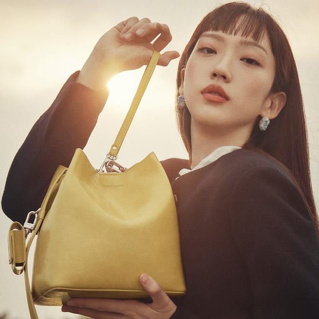 京站带来全台首柜的Find Kapoor，商品全面折扣10%，单笔消费满6000元，即赠限量100份品牌独家购物袋。（京站提供）