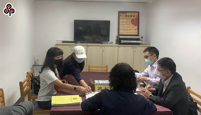 据劳动部统计指出，去年行政部分受理劳资争议案件达2万5025件，其中多数仍为权利事项（与法令相关）的争议、占比达99.6％。（报系资料照）