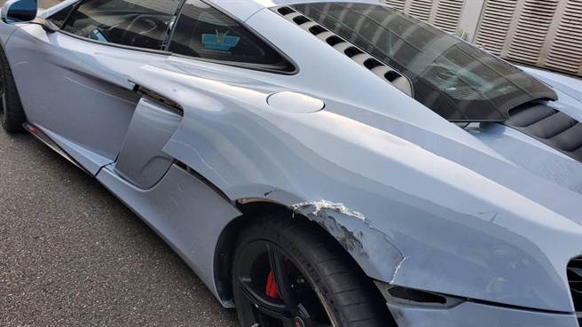 奥斯顿马丁右前车头与麦拉伦左后叶子板以及车轮发生碰撞，预估维修费可能约500多万元。(翻摄照片／林郁平台北传真）