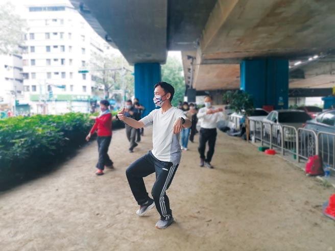 国泰投信董事长 张锡 靠打太极养生。 图／王淑以