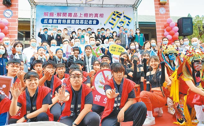 特展开幕仪式邀请在地国高中太鼓队、武术队、热舞社为活动开场助兴，为展出揭开序幕。图／主办单位提供