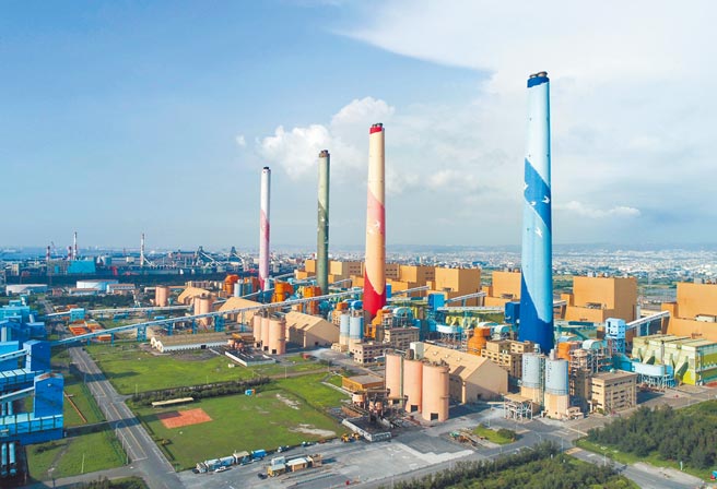 兴达电厂设备故障，台电台中火力发电厂3日起满载发电，有网友在PTT分享即时电力表截图，指「台中人的肺是不是要保重了」。图为台中火力发电厂外观。（台中市政府提供）