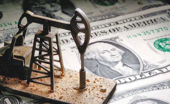 伴随俄乌局势导致能源价格走高，美媒指出欧美支持乌克兰的代价在上升中。（路透）