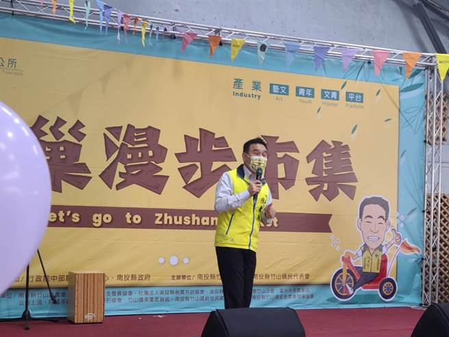 陈东睦说，未来每周六下午１点到５点，一样在竹山中山市场，有全新的摊商品牌进驻，公所也推出集点送好礼，消费满百元就能参加好奖２重抽。(公所提供／吴建辉南投传真)