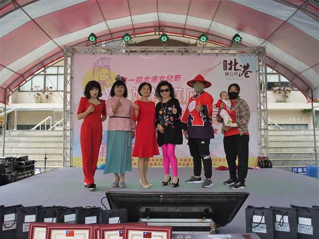 雲林縣北港鎮「第1屆北港女兒節」登場，結合媽祖元素展現女力。（張朝欣攝）