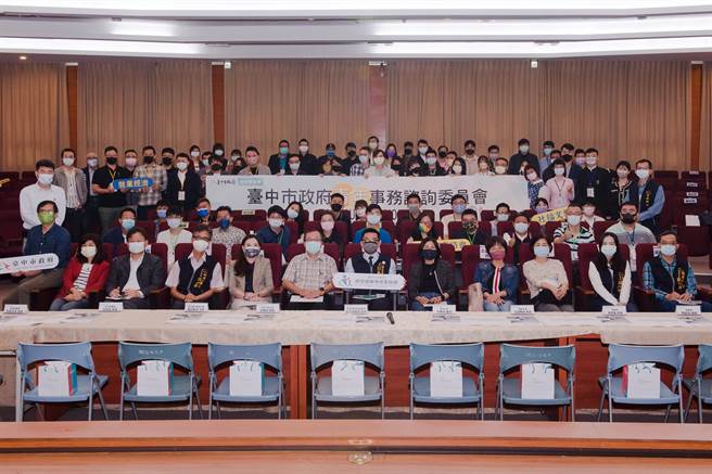 台中市政府6日于忠明高中举行「第2届青年事务谘询委员会第1次会议」。（台中市府提供／卢金足台中传真）