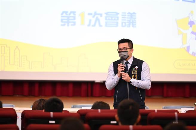 台中市研考会主委吴皇升表示，青谘会第2届于去年10月成立，目前市府收到青年提案累计32件，参採数达30件，参採率达94％。（台中市府提供／卢金足台中传真）
