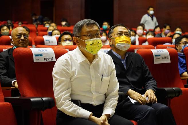 柯文哲妻子陈佩琪在脸书PO文指出，高端有需要一次签约500万剂吗，柯文哲则说，当时签约的时候有最低消费额，最低要买500」。(吴建辉摄)