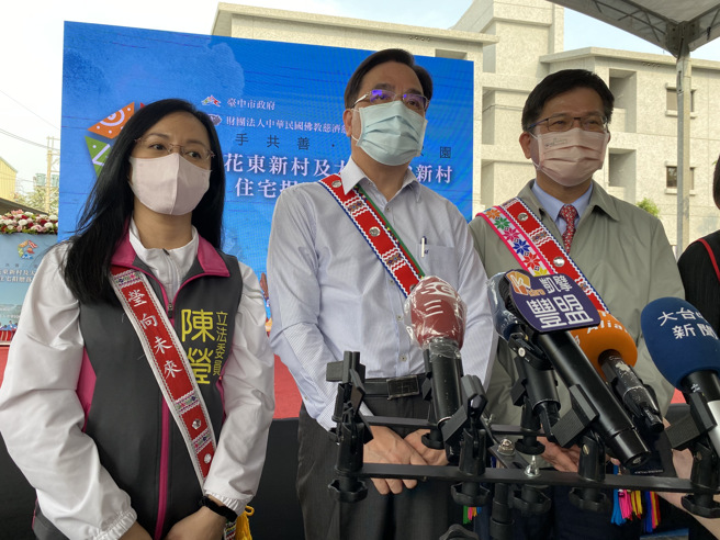 原民會主委​夷將Icyang（中）表示，「就地重建」是族人一直以來的訴求，也是原民會努力的目標。（張妍溱攝）