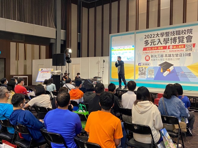 大考通訊社張亞興老師帶來精彩的名師演講。(圖／大學博覽會提供)